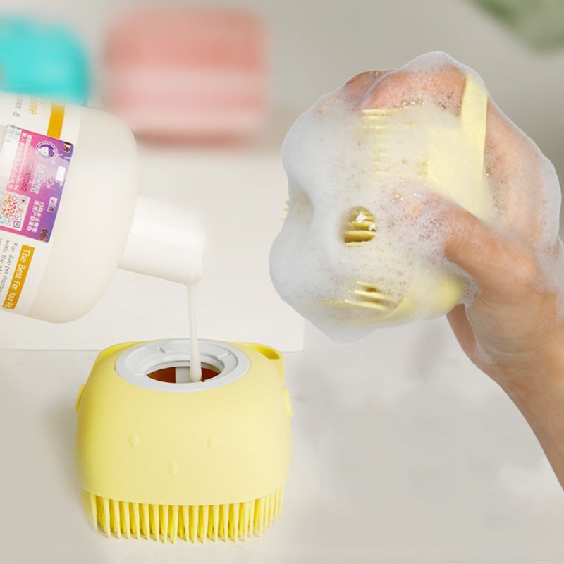 Pet Bath Brush with Shampoo Dispenser – Dogs & Cats