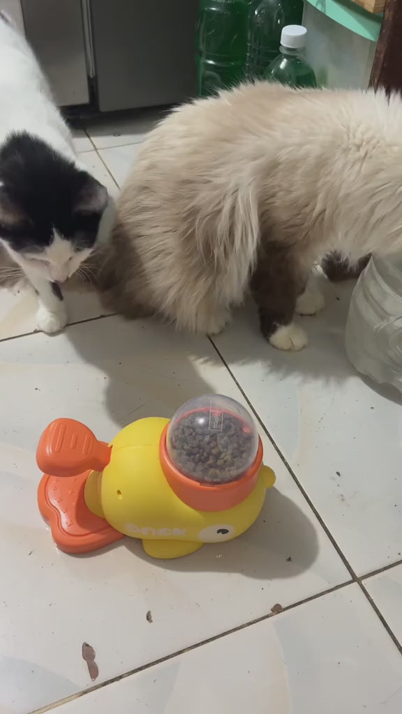 Healthy eating made fun – The Cartoon Duck Treat Dispenser trains your dog’s brain, slows down feeding, and turns snacks into a playful challenge.